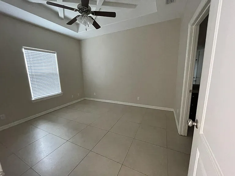 2711 E Garfield Ave #4 — Photo 5
