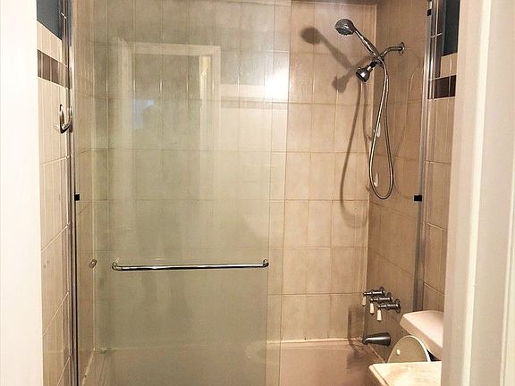 4th image of 31 Ruxton Ave #1A
