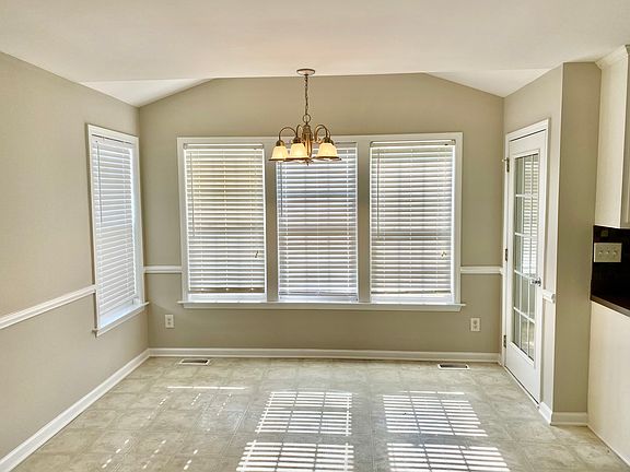 4th image of 31 Barley Ct