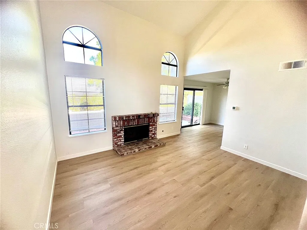 3 bed, 2.5 bath, 1200 sqft, $3,700 — Photo 4