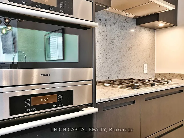 180 University Ave #5805 — Photo 11