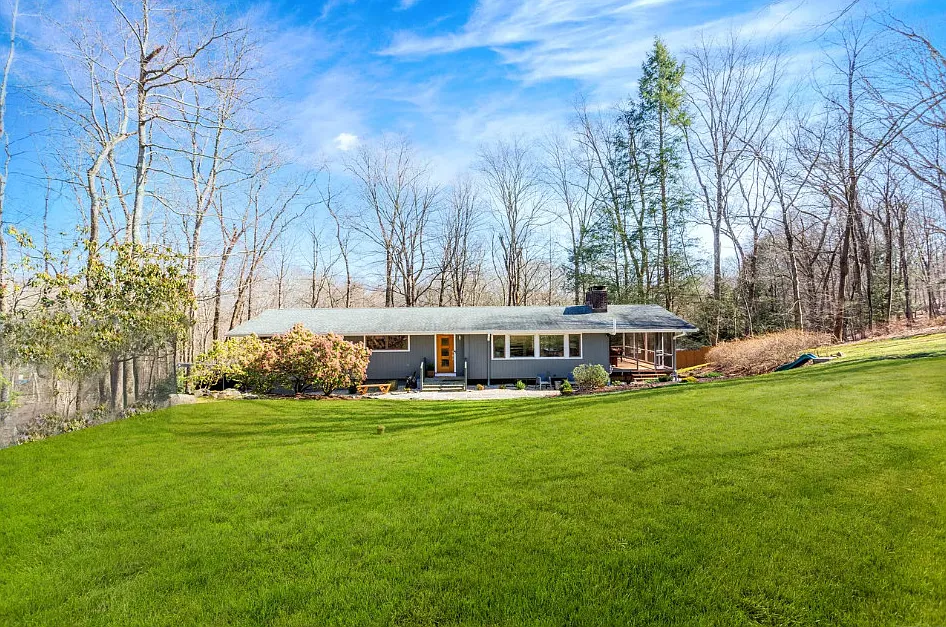 38 High Noon Rd
