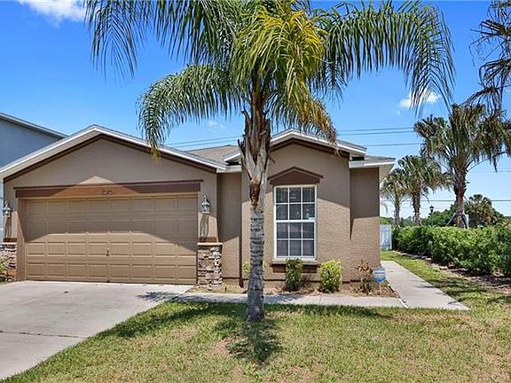 2nd image of 8040 Carriage Pointe Dr