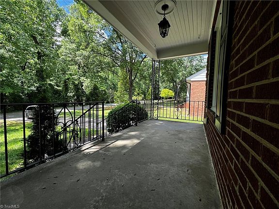 3rd image of 4506 Starmount Dr