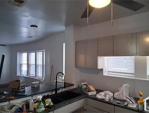 3 bed, $1,900 — Photo 2