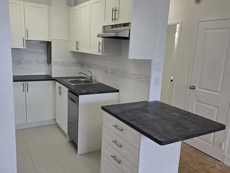 66 Broadway Ave — Photo 22