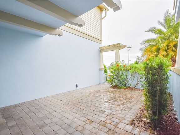3rd image of 13767 Benavente Ave