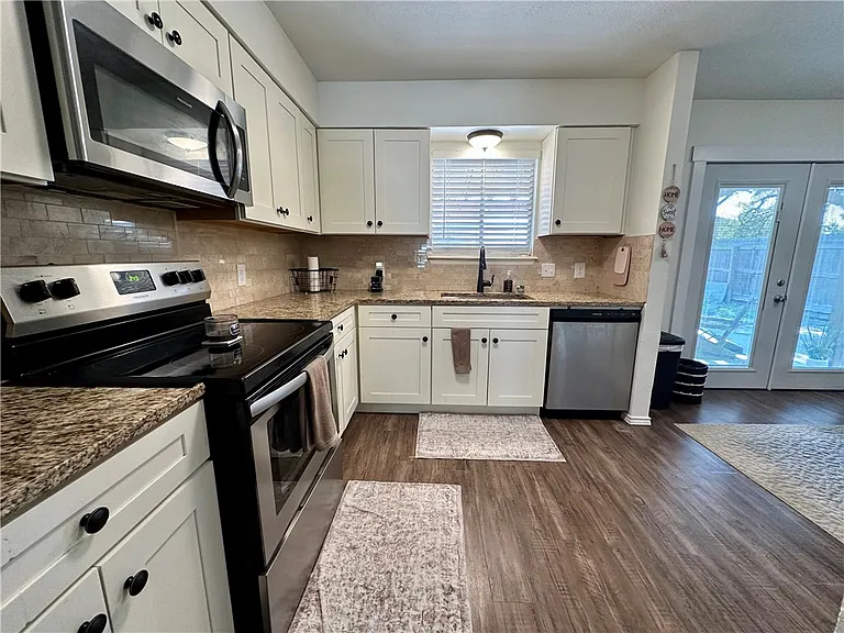 1213 Montreal Dr — Photo 12