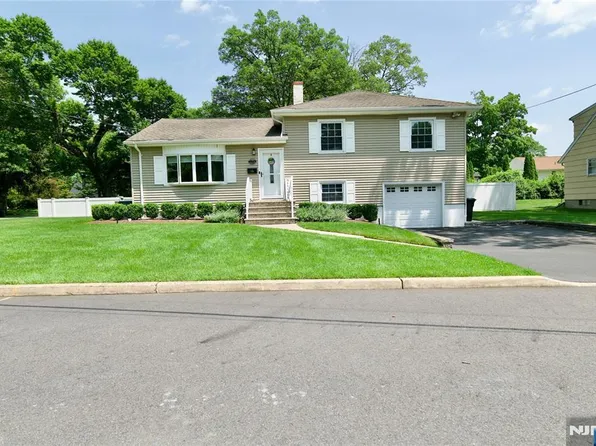 218 Evergreen St, Hillsdale, NJ 07642