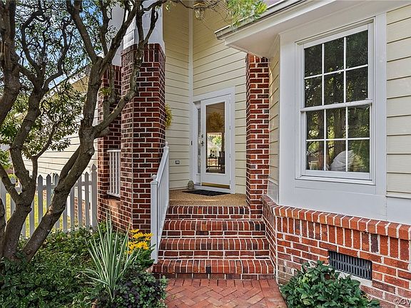3rd image of 6009 Dominion Fairways Pl