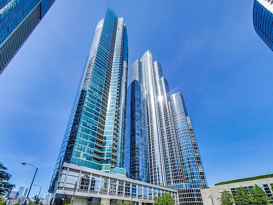 1st image of 1201 S Prairie Ave #3201