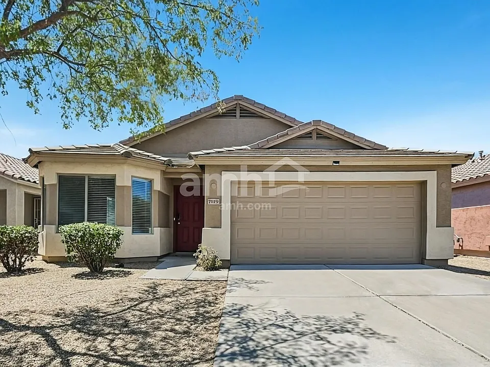 7119 W Fawn Dr