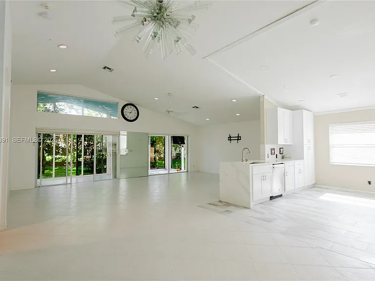 7577 Caprio Dr — Photo 5