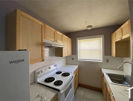 287 Westland St #2W — Photo 3