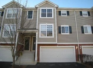 540 Declaration Ln, Aurora, IL 60502