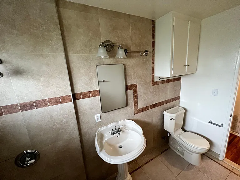 14722 Magnolia Blvd #4 — Photo 8