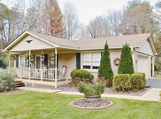 105 Braemar Dr, Hendersonville, NC 28791