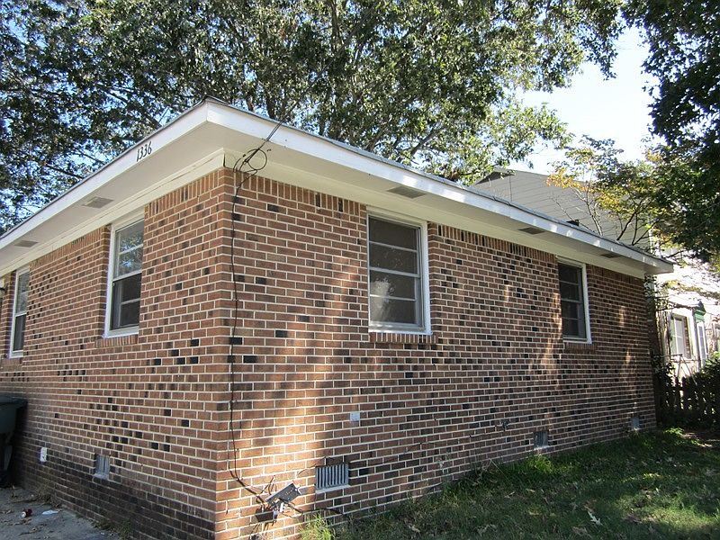 1st image of 1336 E Balview Ave