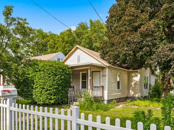 1308 Wright St, Bloomington, IL 61701