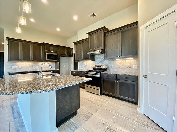5th image of 10927 Silky Willow Ln