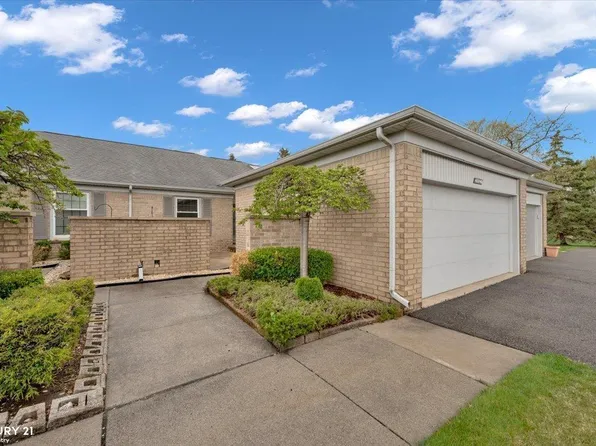 48440 Milonas Dr #226, Utica, MI 48315