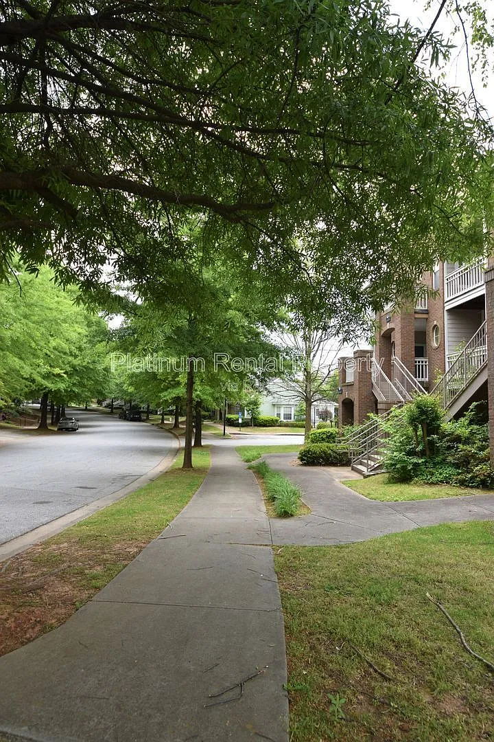 Building Photo - 1752 Pryor Rd SW #310
