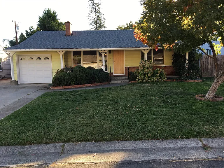 3940 La Verne Way — Photo 1