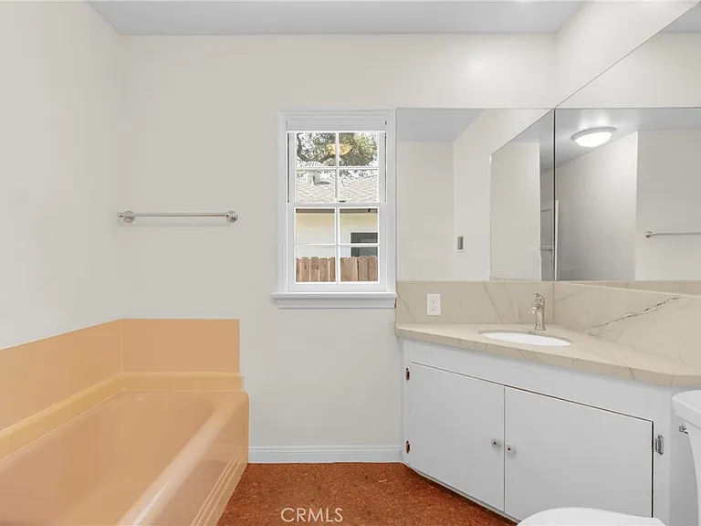2151 N Altadena Dr — Photo 25