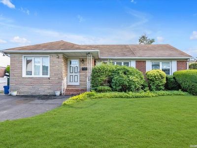 188 Pine Street, New Hyde Park, NY, 11040