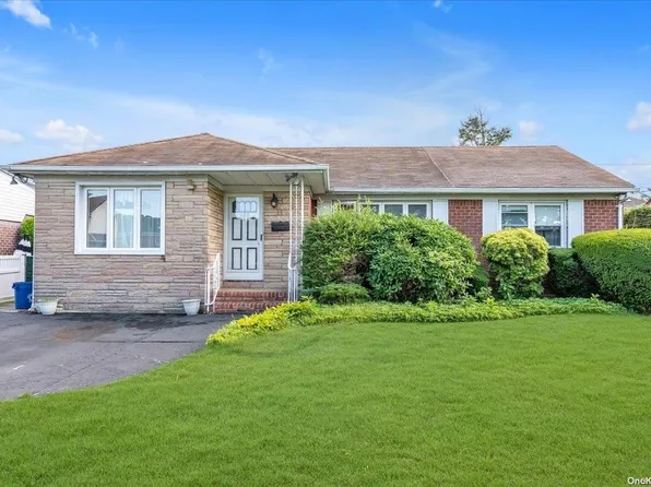 188 Pine Street, New Hyde Park, NY 11040