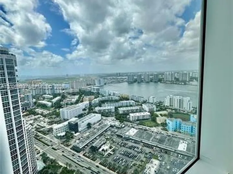 18201 Collins Ave #5307 — Photo 2