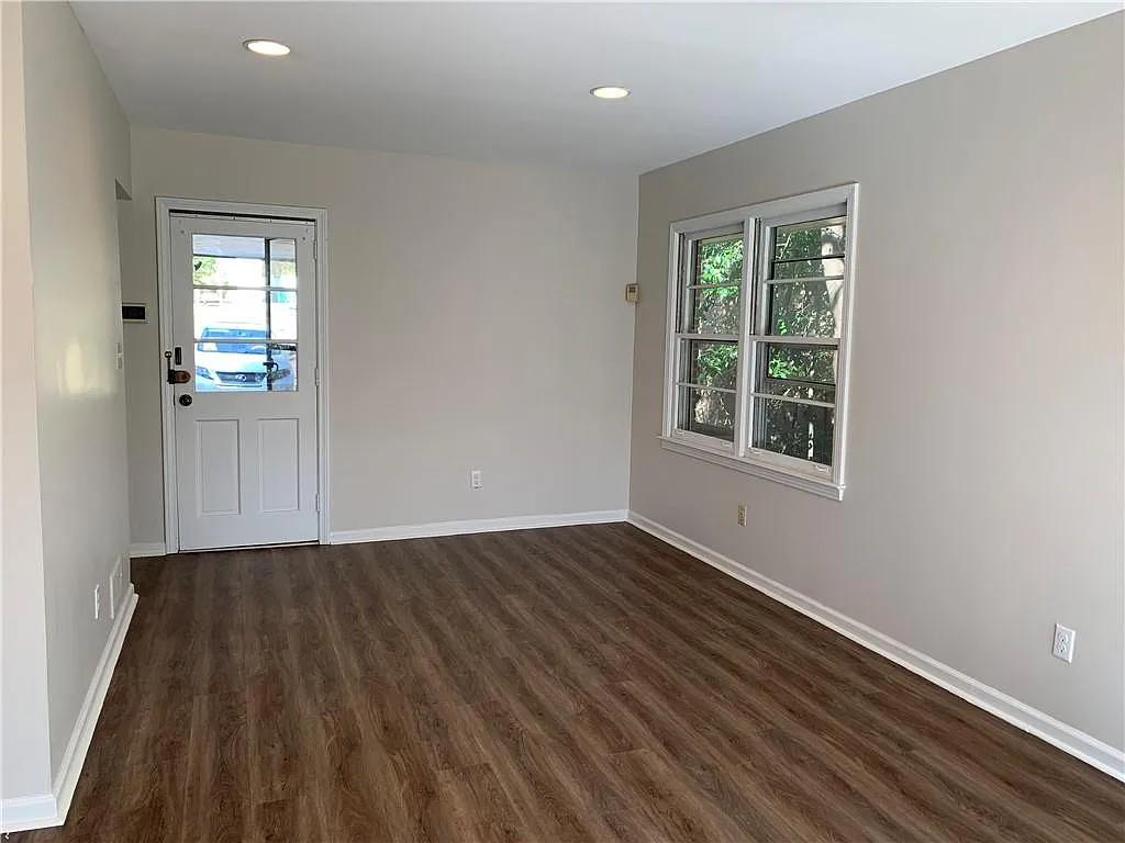 3 bed, 2.0 bath, 1680 sqft, $3,500 — Photo 3