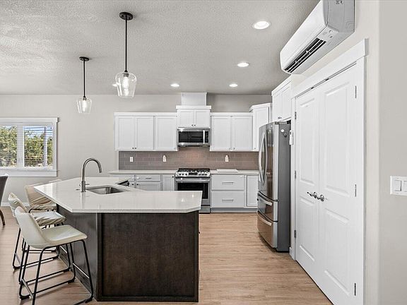 5th image of 608 Nobility Dr
