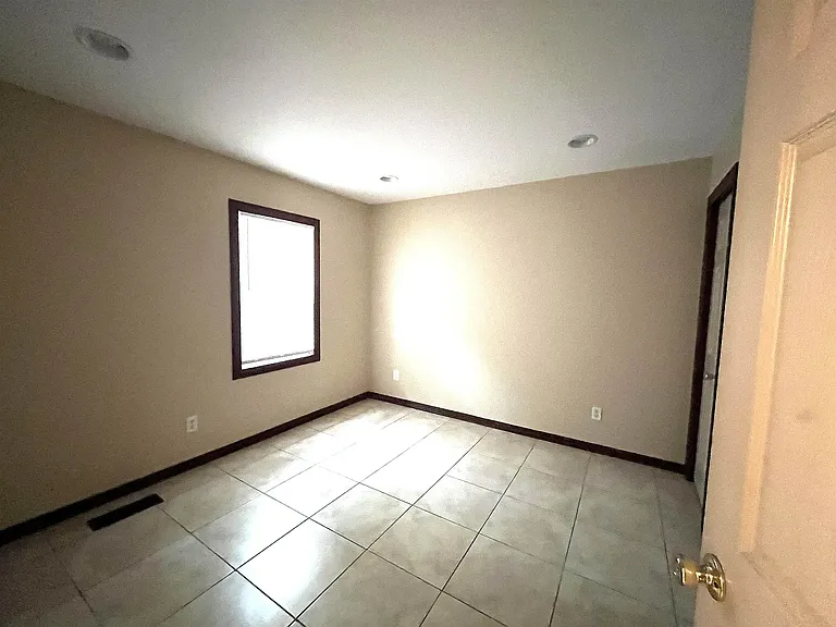 1128 S Sedgwick St — Photo 2