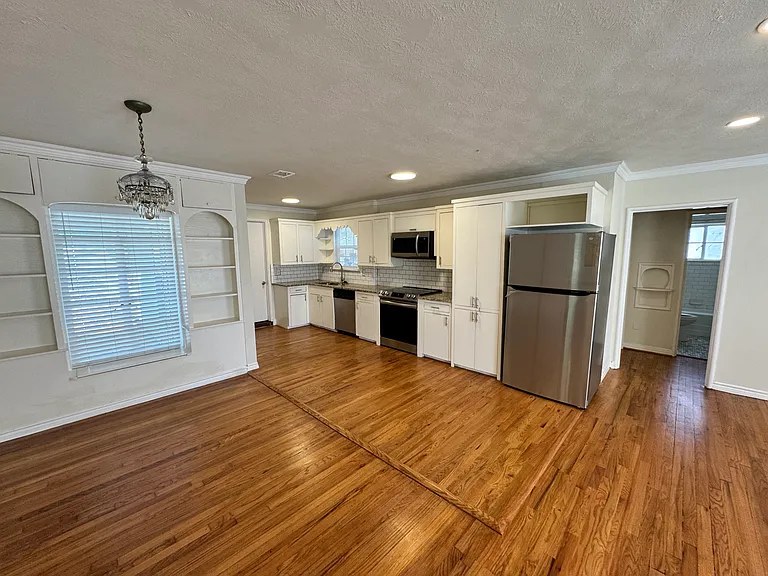 3727 Meredith Ave — Photo 4