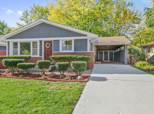 250 N Ridgemoor Ave, Mundelein, IL 60060