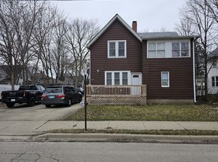 817-817 1/2 Pleasant St, Dekalb, IL 60115