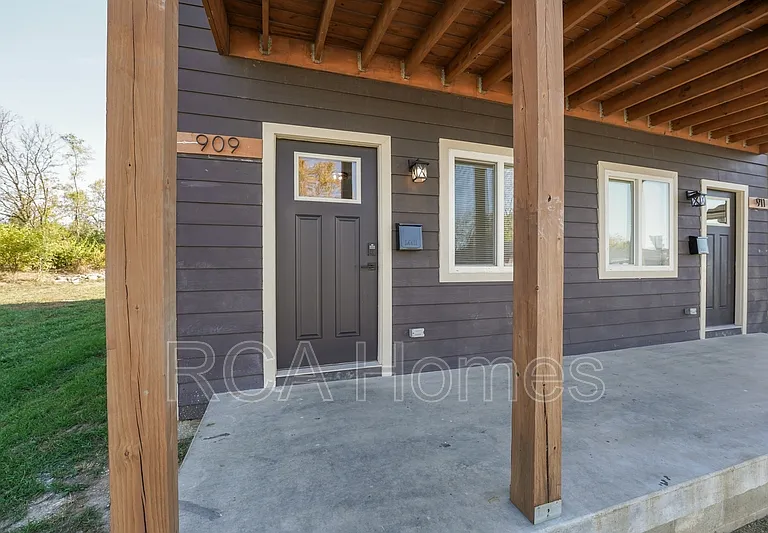 909 Saint Peter St — Photo 2