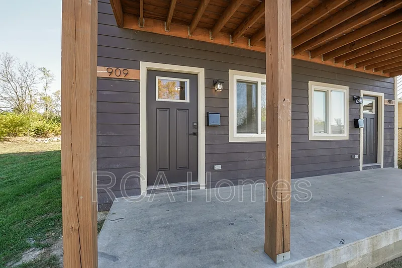 Building Photo - 909 Saint Peter St
