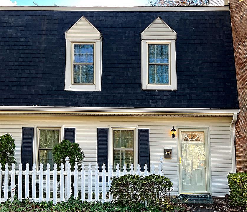 1st image of 3227 D Regents Park Ln