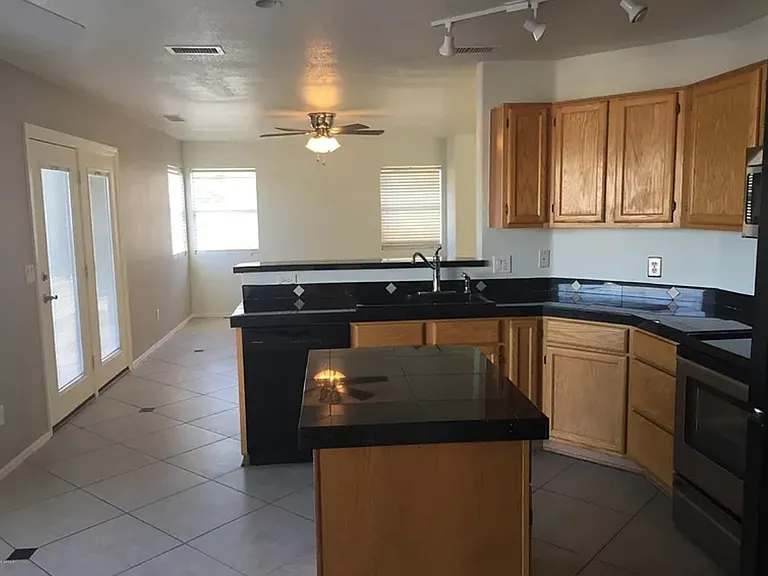 9014 W Port Au Prince Ln — Photo 3