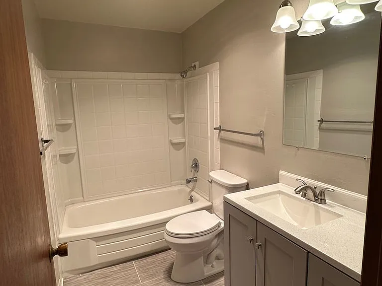401 S Holly St — Photo 24