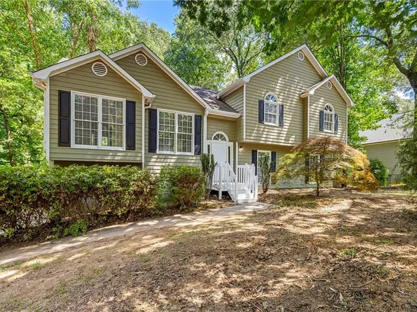 5065 Doubletree Dr, Cumming, GA 30040
