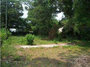 3882 Barrancas Ave, Pensacola, FL 32507
