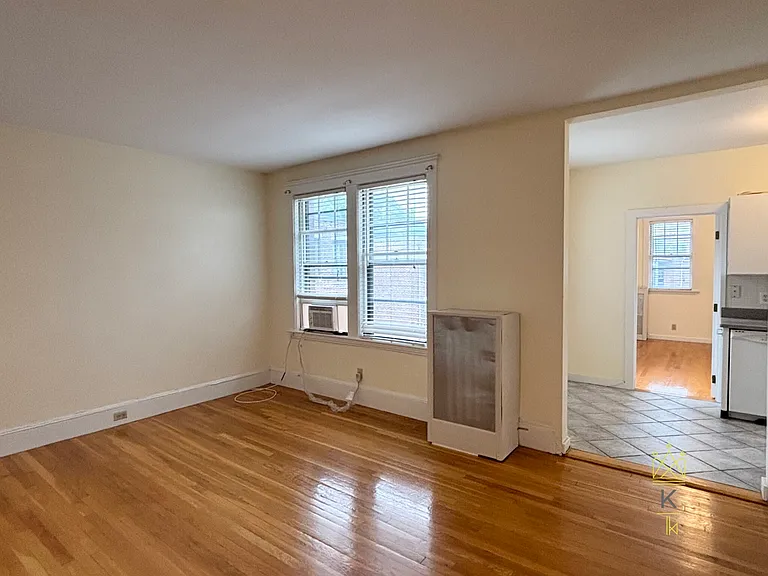 120 Sutherland Rd #11 — Photo 3