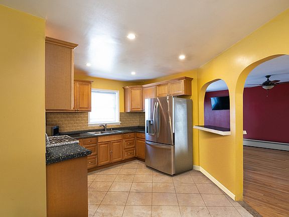 3rd image of 145 Dover Dr APT 20