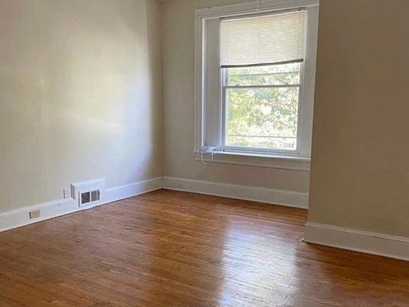 3rd image of 413 N 33rd St Unit 1&2