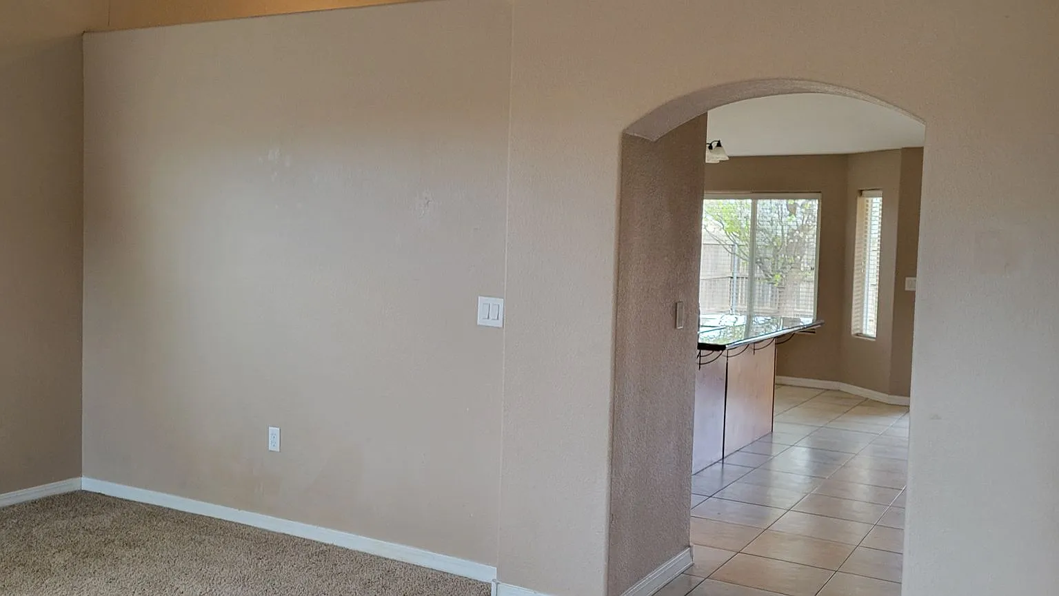 Four Bedrooms In College Park — Photo 4