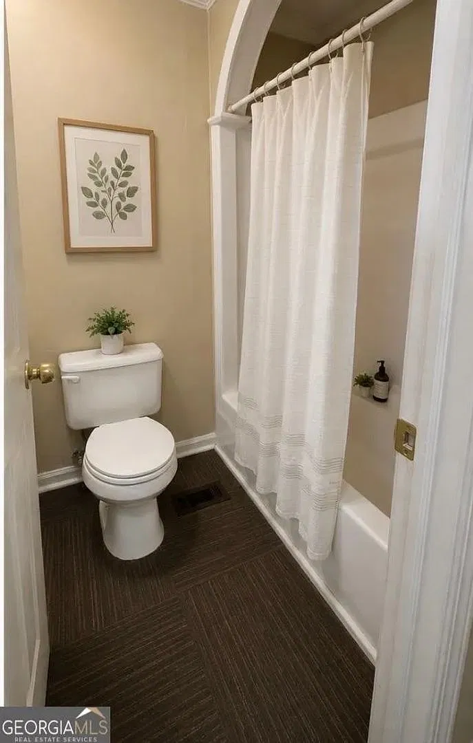Room in 3 Bedroom Home in Covington — Photo 1