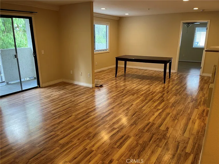 17735 Kinzie St #116 — Photo 3
